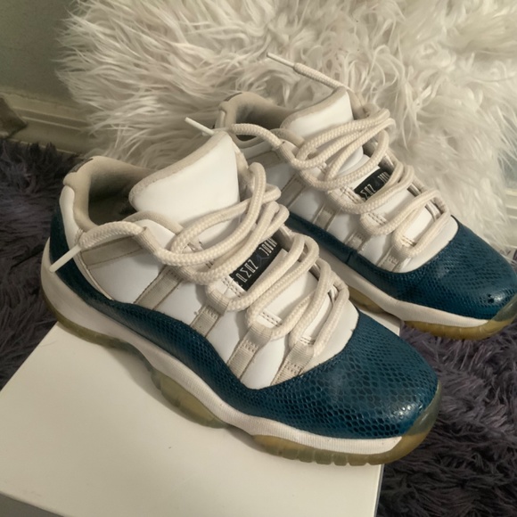 low “snake skins“ navy Jordan 11 retro - Picture 6 of 7
